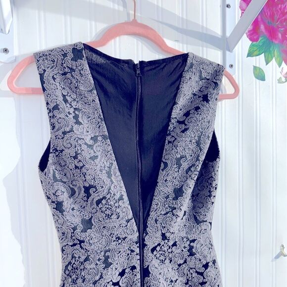 Alice + Olivia Silver‎ Gray Sheath Midi Dress V-Neck Sleeveless Sz 0 - Picture 7 of 10